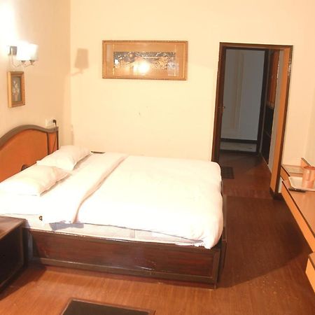 Hotel Sapphire Garden View Ooty Exterior photo