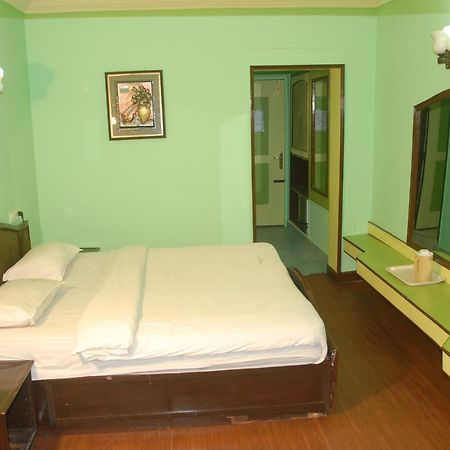 Hotel Sapphire Garden View Ooty Exterior photo