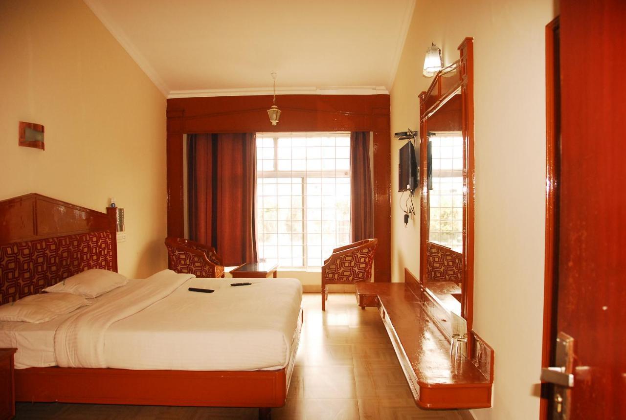 Hotel Sapphire Garden View Ooty Exterior photo