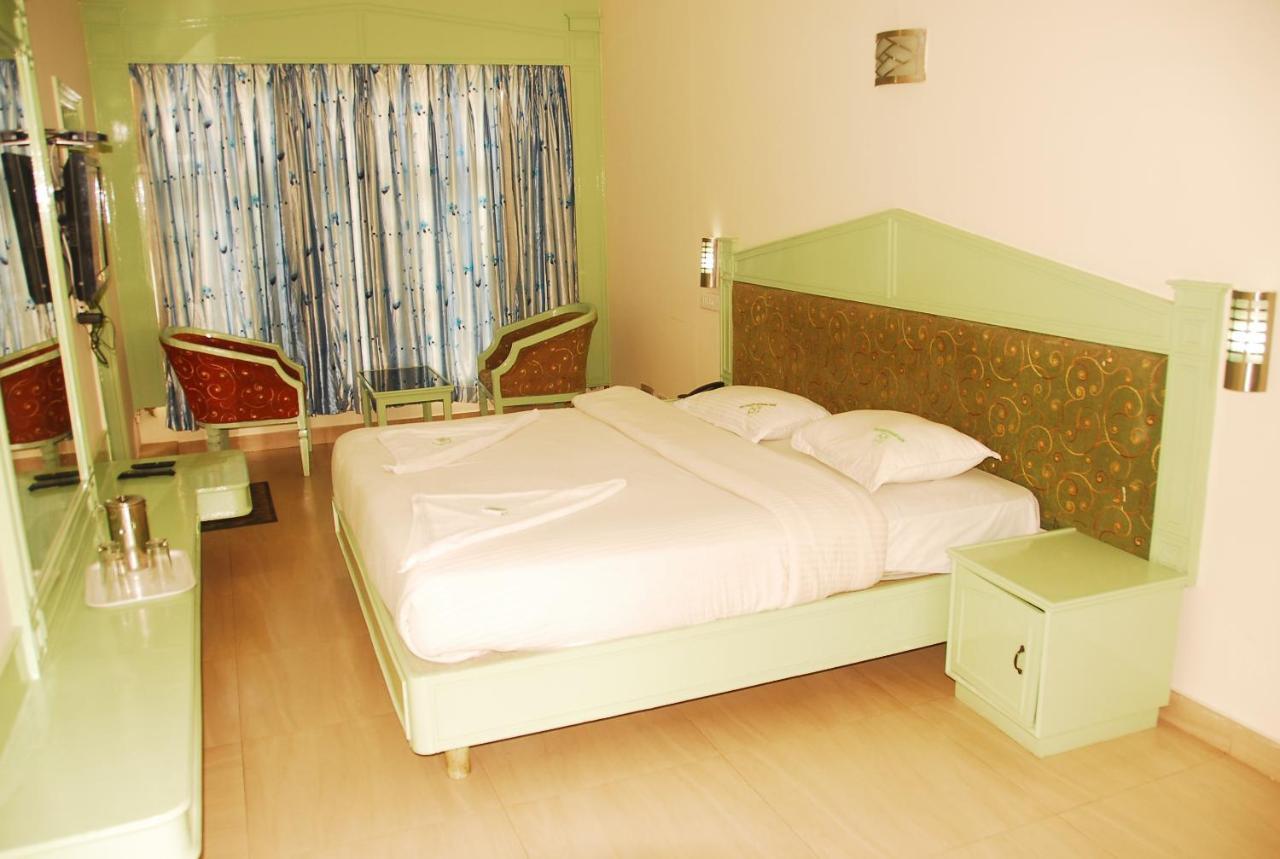 Hotel Sapphire Garden View Ooty Exterior photo